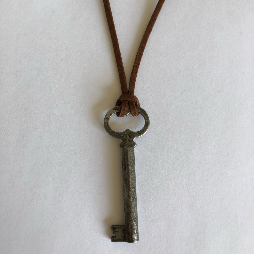 ✨MYSTERY Vintage Skeleton Key Necklace, Brown Cord